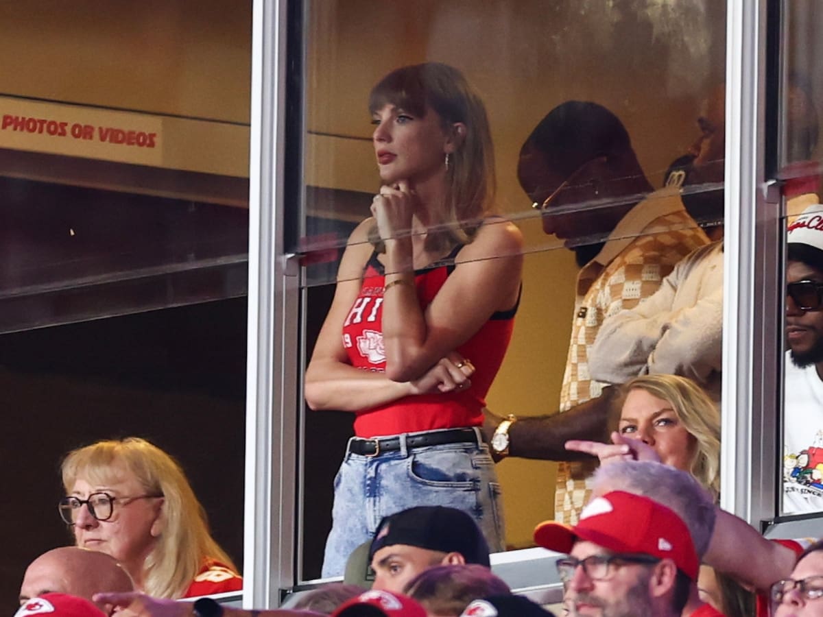 El grito de Taylor Swift a Travis Kelce en mitad de un partido: "¡Es mi marido!"