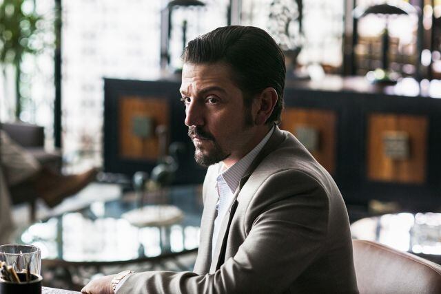 Diego Luna como Miguel Ángel Félix Gallardo, líder de cártel de Guadalajara en la serie de Netflix &quot;Narcos&quot;