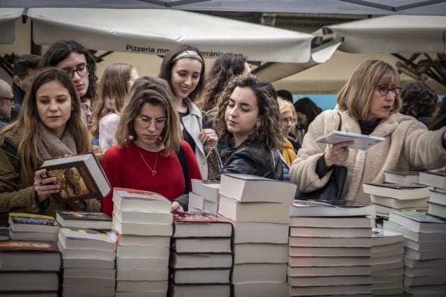 Feria del libro en Sant Jordi.