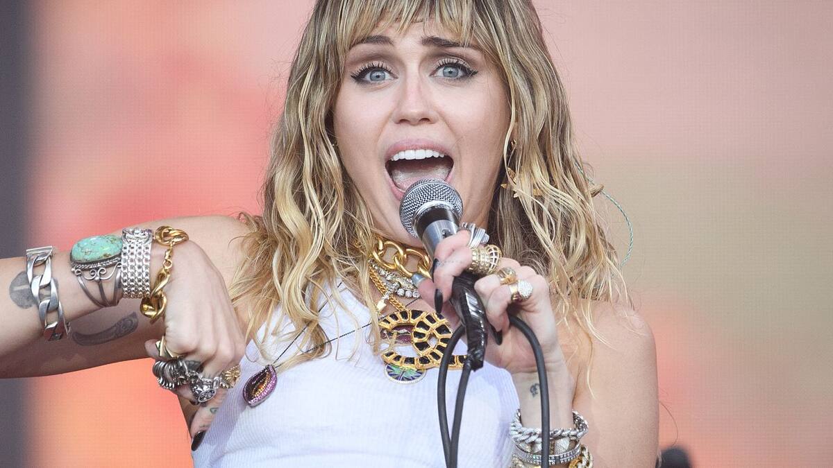 Miley Cyrus estrena Plastic hearts en TikTok