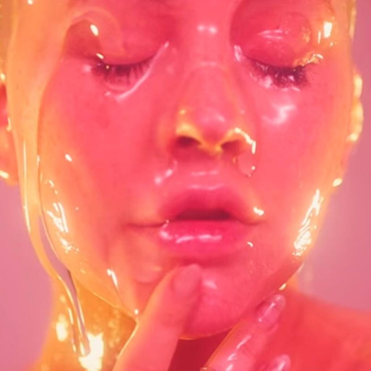 Christina Aguilera regresa a su lado más sexy con su nuevo disco