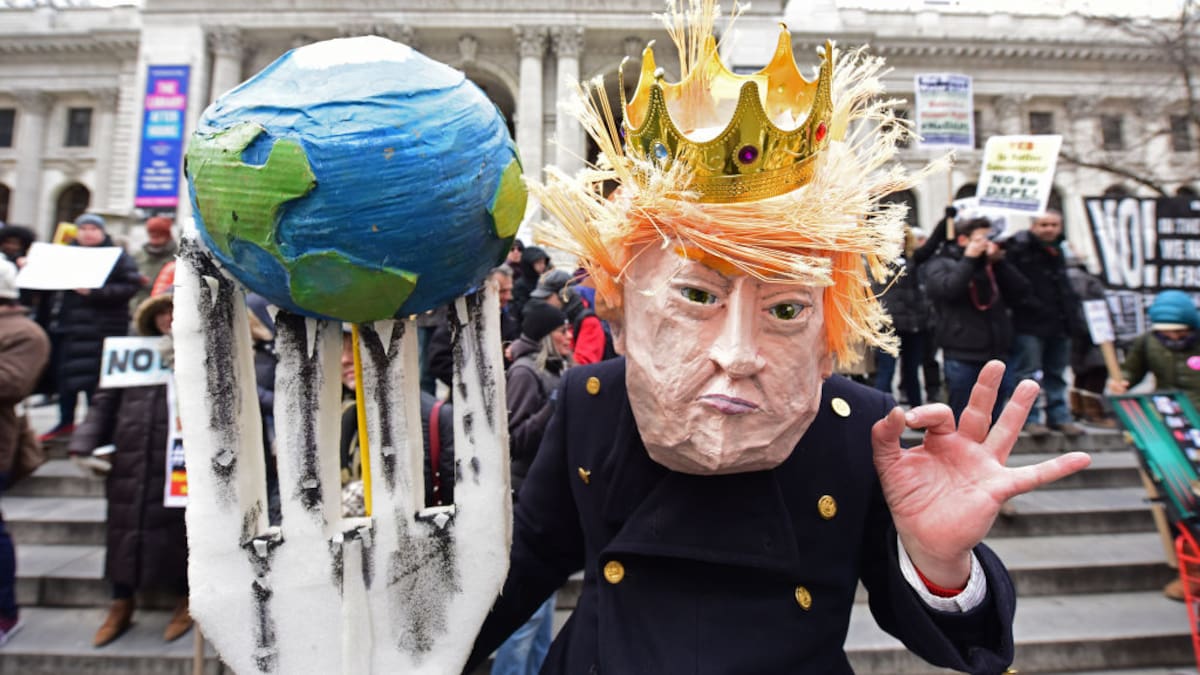 Greenpeace, herida de muerte por una petrolera donante de Trump