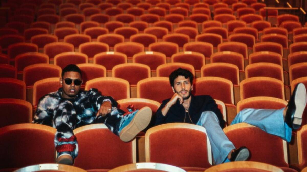 Sebastián Yatra y Myke Towers, en “Pareja del Año”
