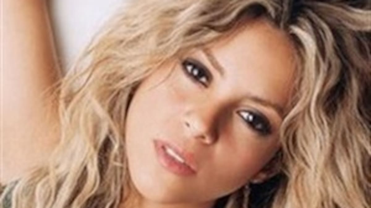 Shakira conoce a su imitadora rumana
