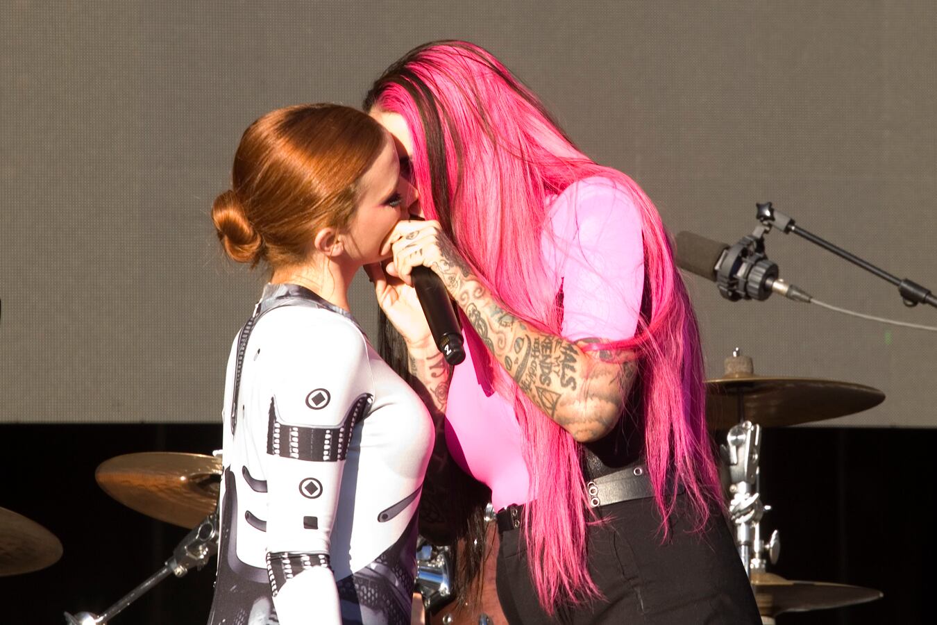 Megara echó toda la carne en el asador y, en pleno mes del Orgullo, no podía faltar una reivindicación en LOS40 Málaga Pop