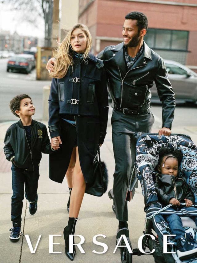 Gigi Hadid se convierte en madre en la nueva campaña de Versace.