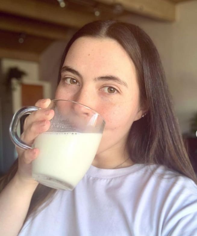 Tessa Hansen-Smith solo puede tomar leche, el agua le provoca alergia