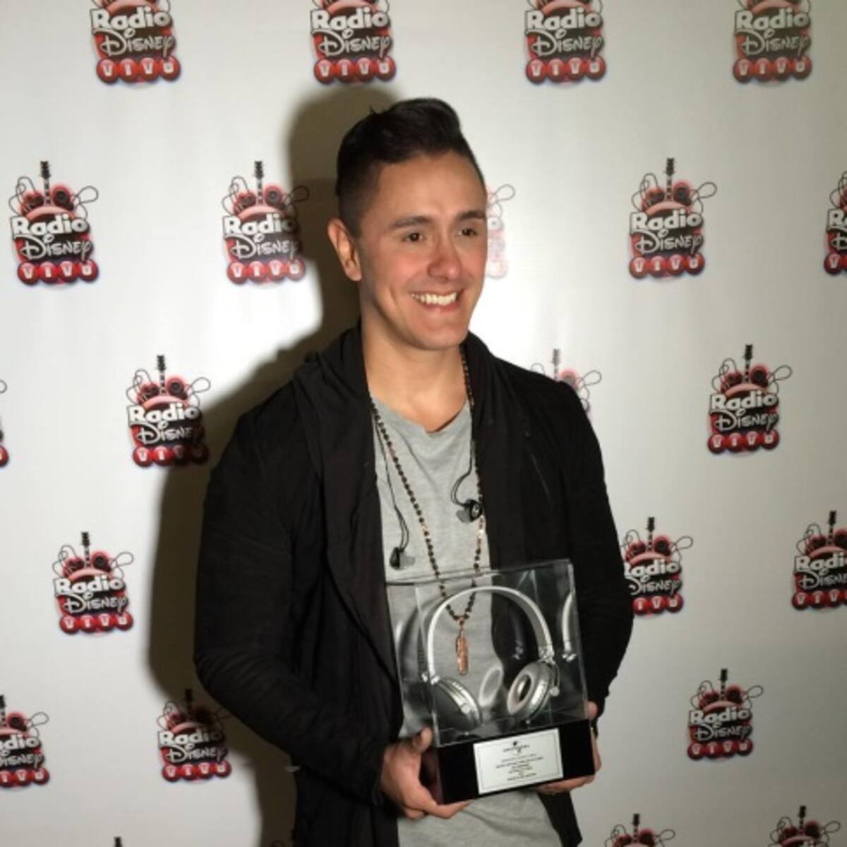Joey Montana: Recibe Disco de Platino en Chile.