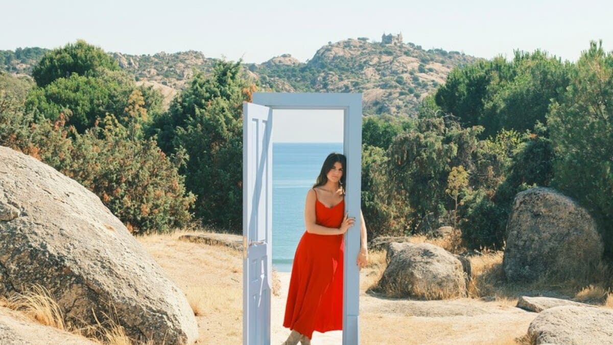 Lola Tuduri abre la puerta a un sinfín de 'Respuestas' con su nueva canción