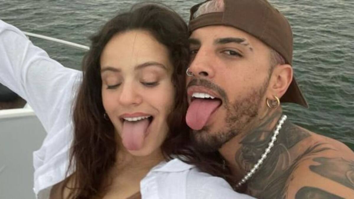 ¡Ya no se esconden! Mirá el apasionado beso entre Rauw Alejandro y Rosalía