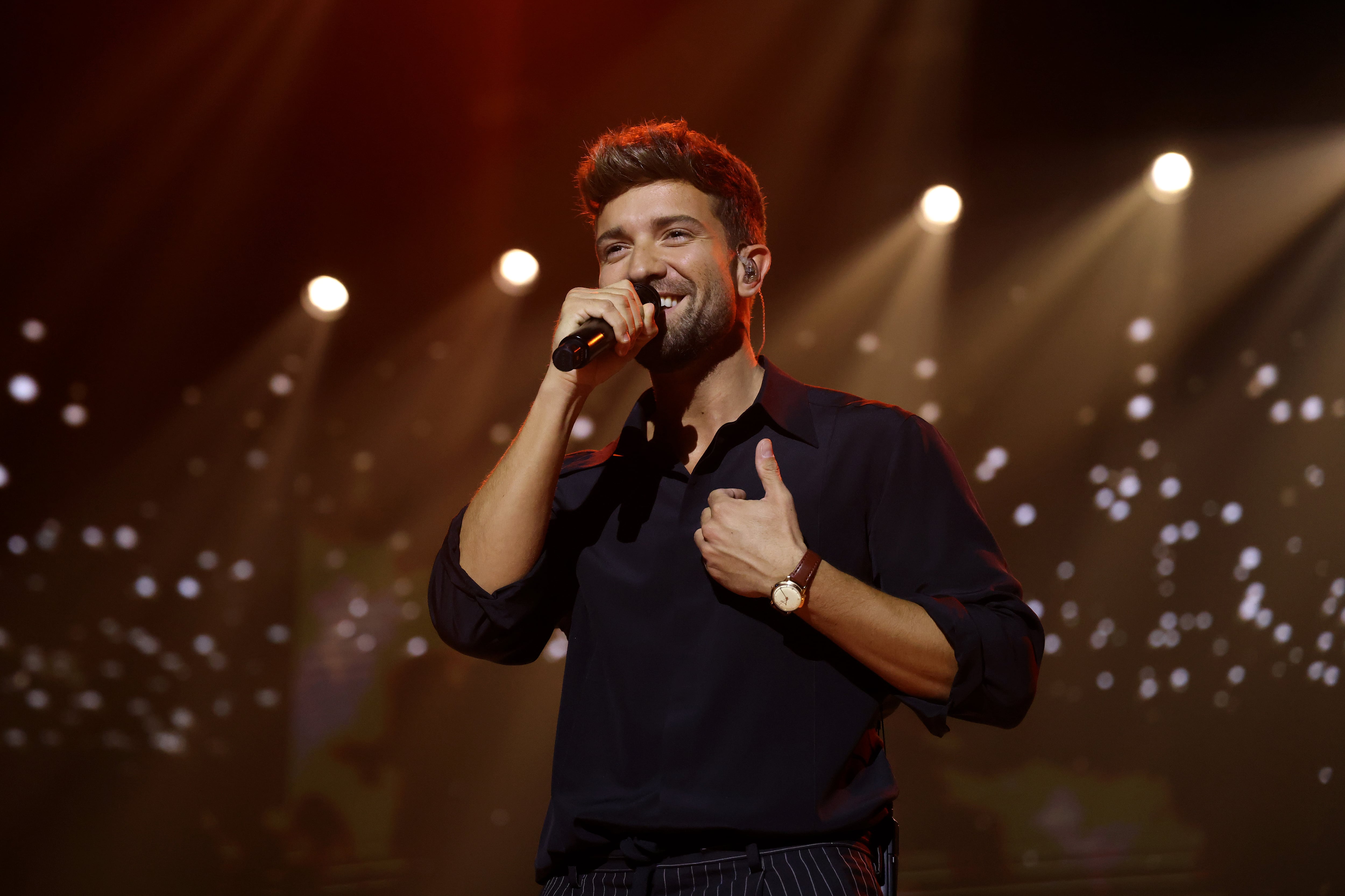 Pablo Alborán sorprende al unirse a la grupal de 'OT 2025' con 'Saturno' en la gala 10