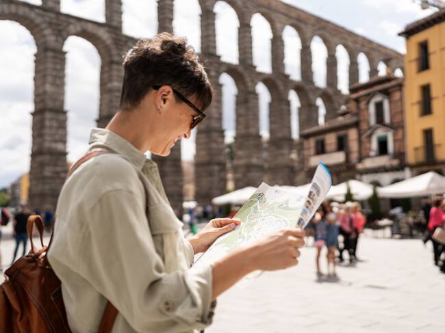 Un turista en Segovia.