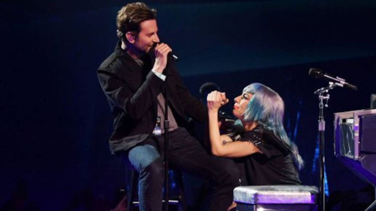 Lady Gaga y Bradley Cooper cantan 'Shallow' en vivo