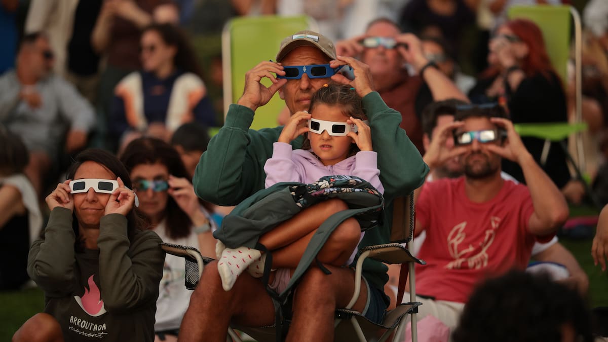 ¿Se necesitan gafas para ver el eclipse lunar de agosto?
