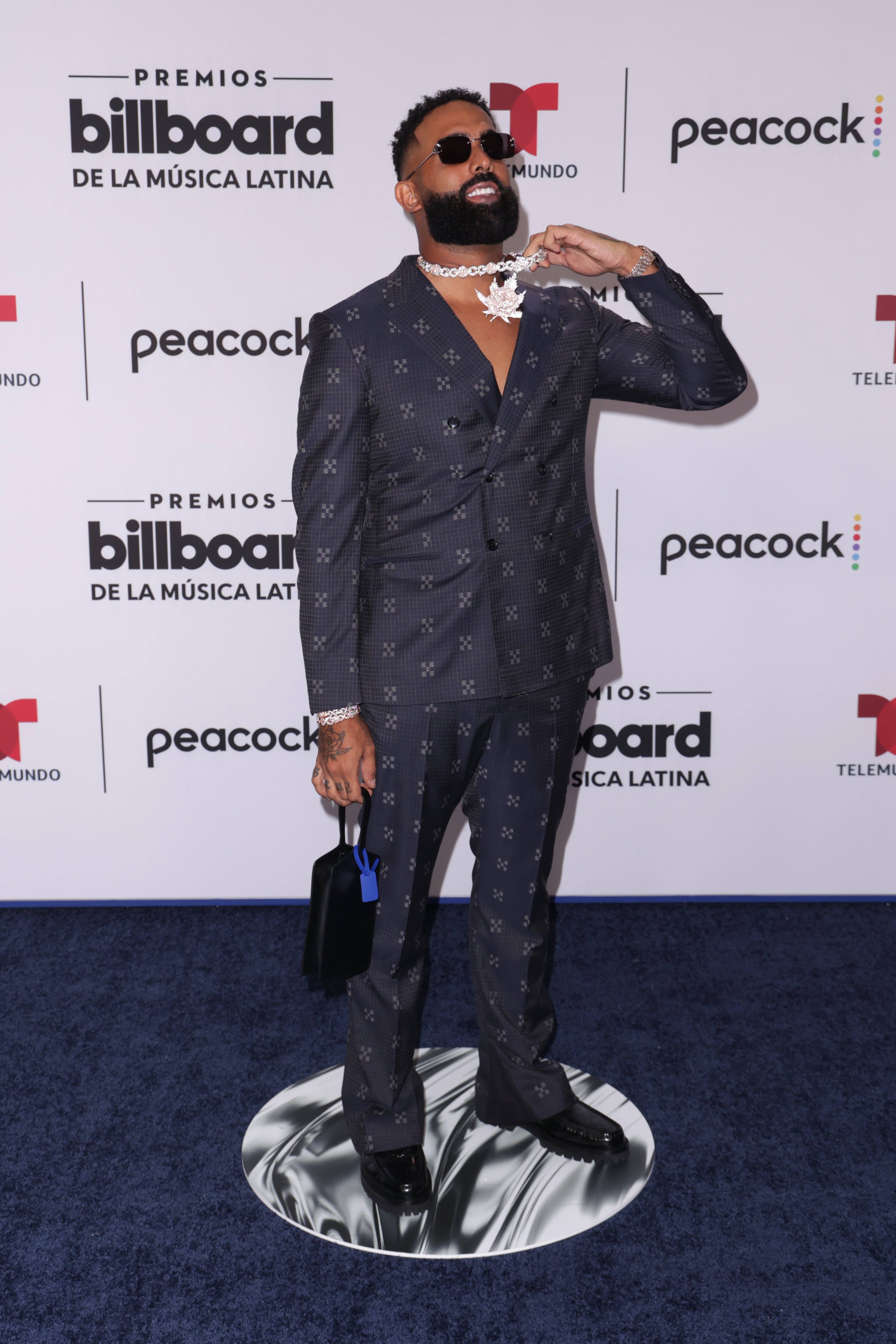 Eladio Carrión, en los Premios Billboard de la música latinan 2023.