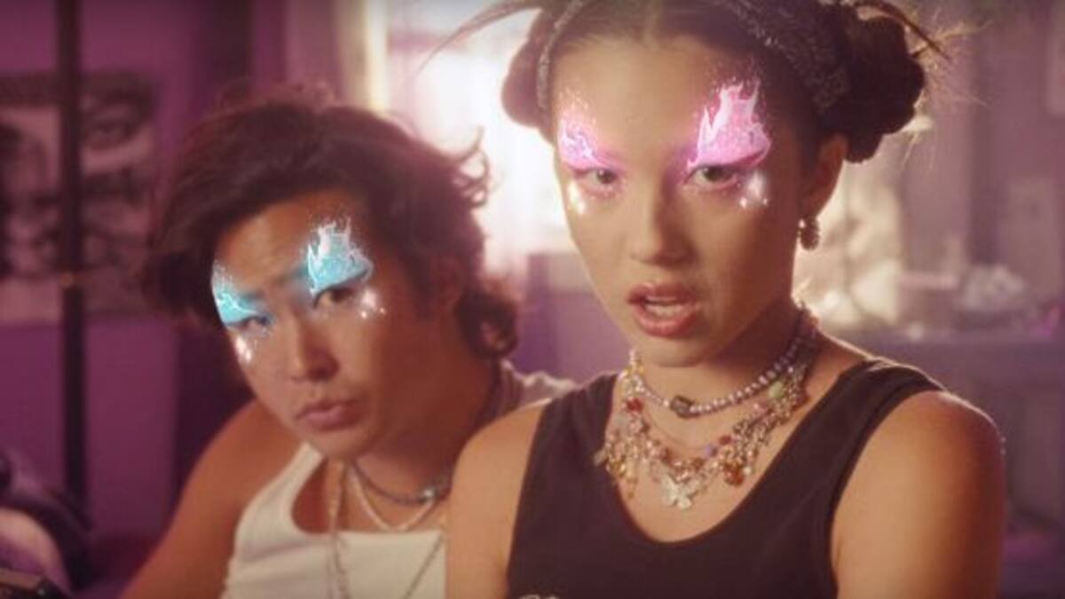 Olivia Rodrigo lanza por sorpresa el videoclip de ‘Brutal’, rindiendo homenaje a los noventa