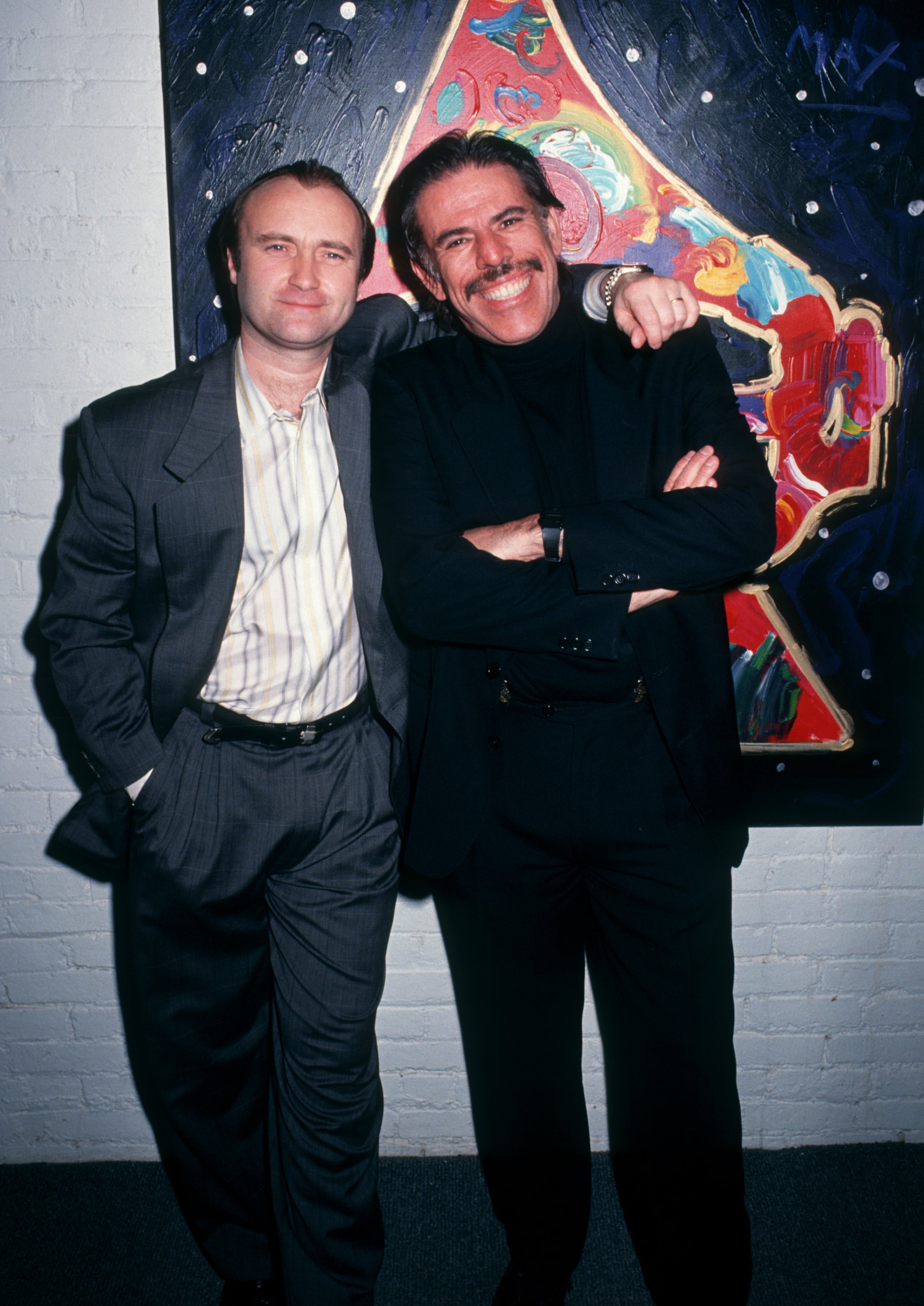 Phil Collins y Peter Max, en una de sus exposiciones en 1991.