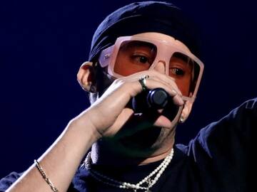BAD BUNNY HACE UN REMIX INSPIRADO EN EL VIRAL DE LA ABUELA QUE LE CRITICA