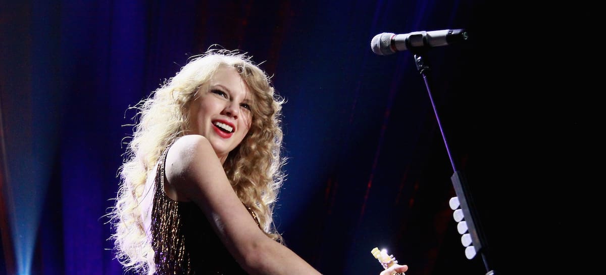 La cantautora estadounidense Taylor Swift actuando en el escenario del 'Asia World - Expo' el 21 de febrero de 2011 en Hong Kong, China.