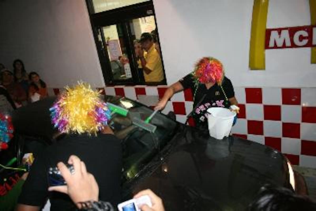 La Hora sin Nombre Segundo Aniversario Mc Donald's Zapote