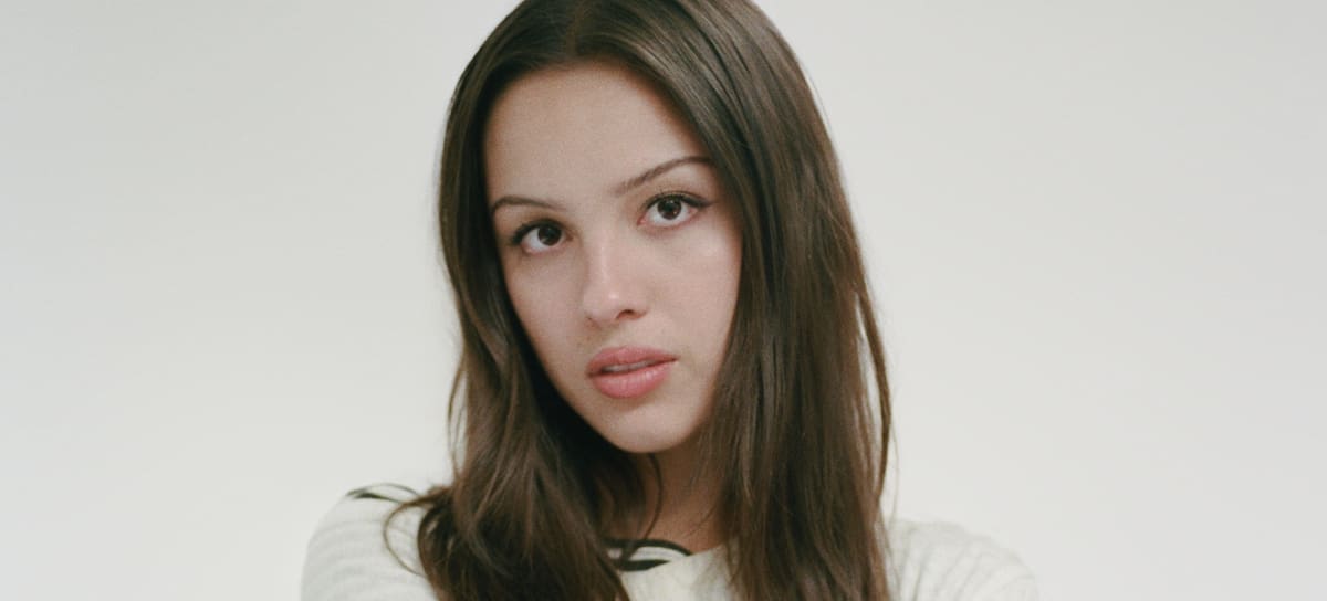 ES - Olivia Rodrigo, en una foto promocional relativa a su tercer disco: 'you seem pretty sad for a girl so in love'