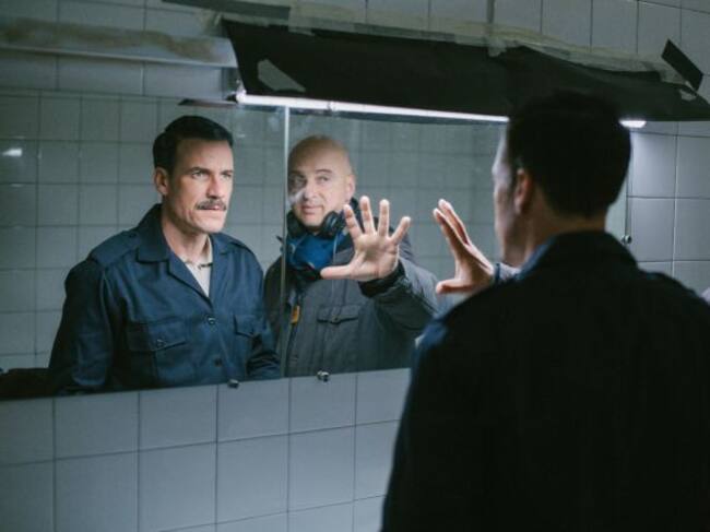 El actor Daniel Grao (i) y el director Rafa Russo (d) durante el rodaje de 'El año de la furia'