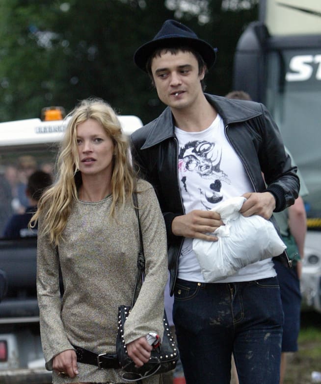 Kate Moss y Pete Doherty en el Glastonbury Festival en 2005.