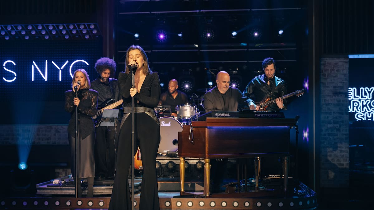 Kelly Clarkson canta 'Golden' de HUNTR/X en su tono original y vuelve a demostrar por qué es una de las mejores voces de su generación