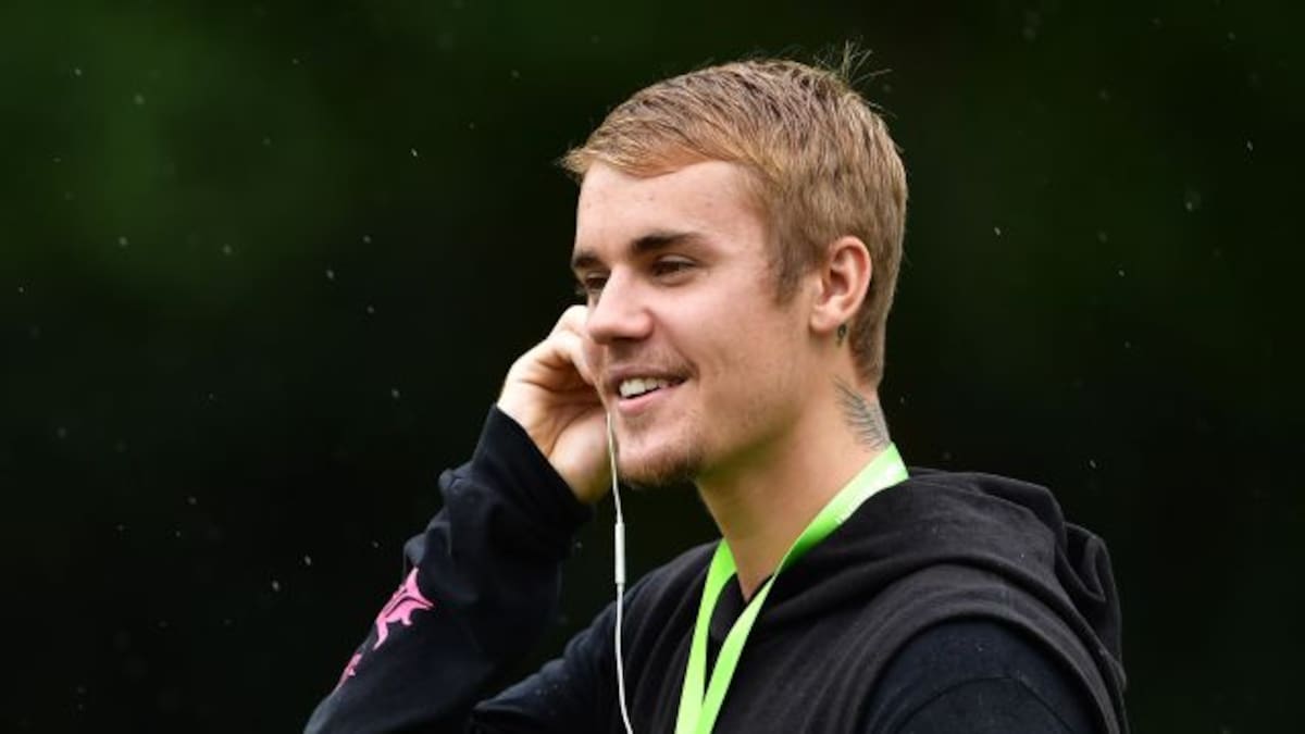 Famosos y no famosos lucen la nueva colección de merchandising de Justin Bieber