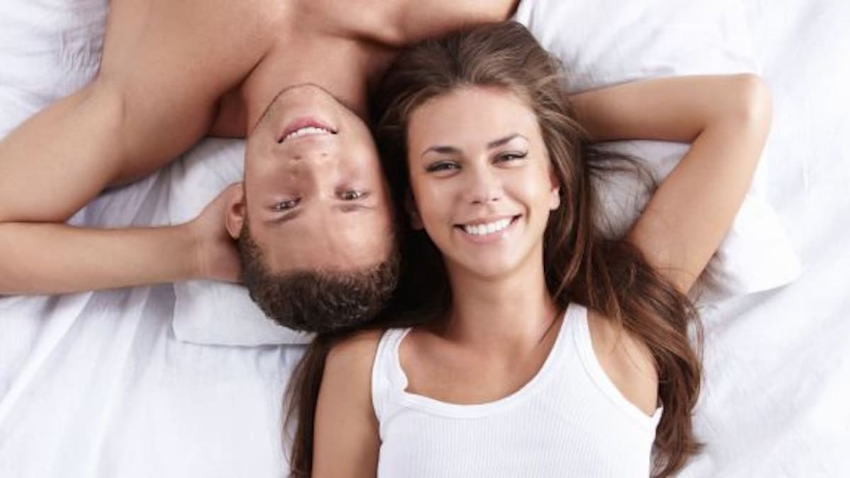 ¿Cómo dormís con tu pareja? Esto significa cada posición