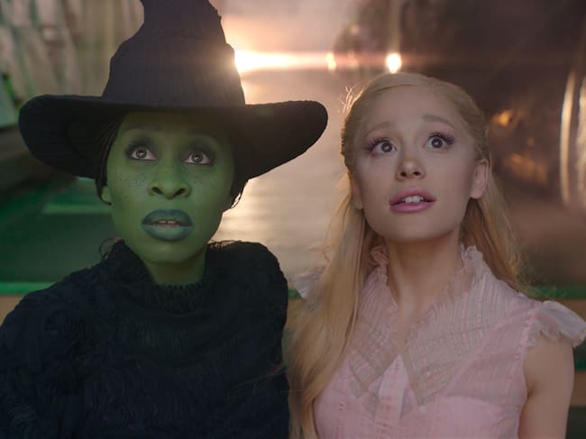 Cynthia Erivo como Elphaba y Ariana Grande como Glinda en 'WICKED', ya en cines. / Universal Pictures Spain
