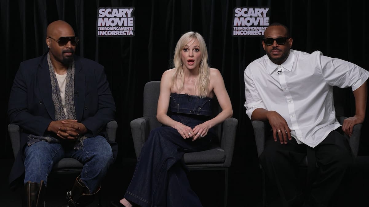 Anna Faris y los Wayans nos desvelan qué director se ha ofendido por la nueva 'SCARY MOVIE', su relación con España y más