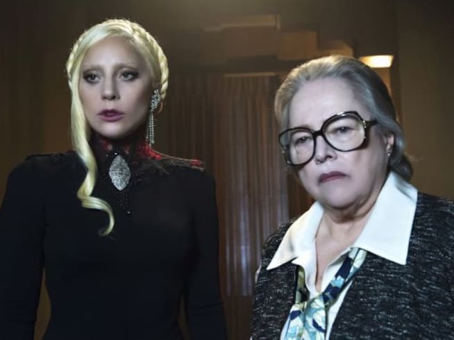 Lady Gaga y Kathy Bates, Condesa y empleada en &#039;American Horror Story: Hotel&#039;.