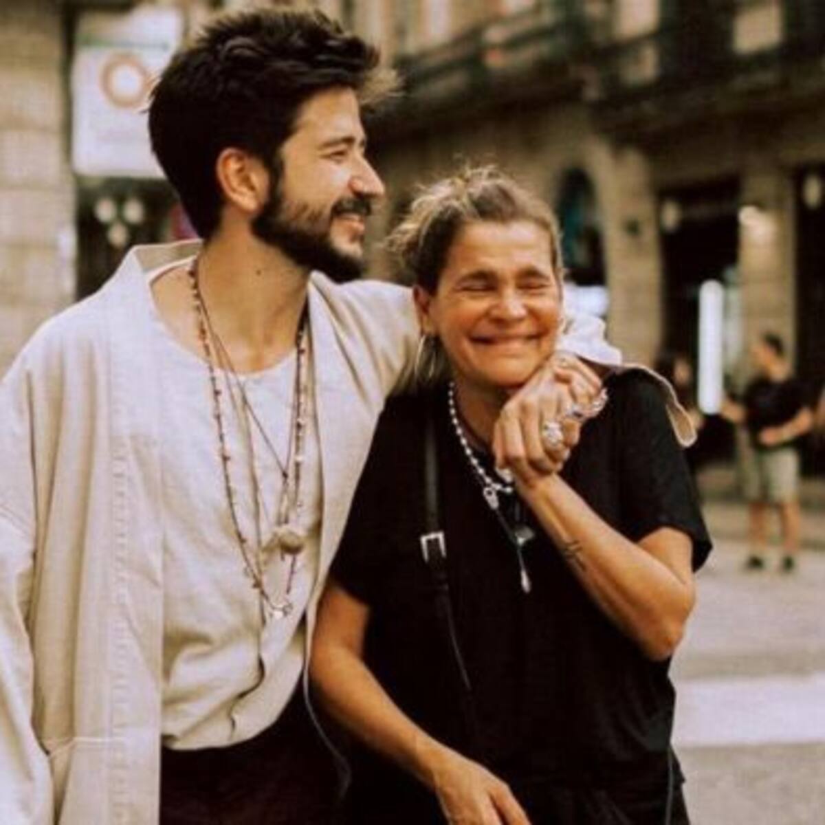 Camilo confiesa que usa la ropa de su suegra: "No me compro ropa hace seis meses"