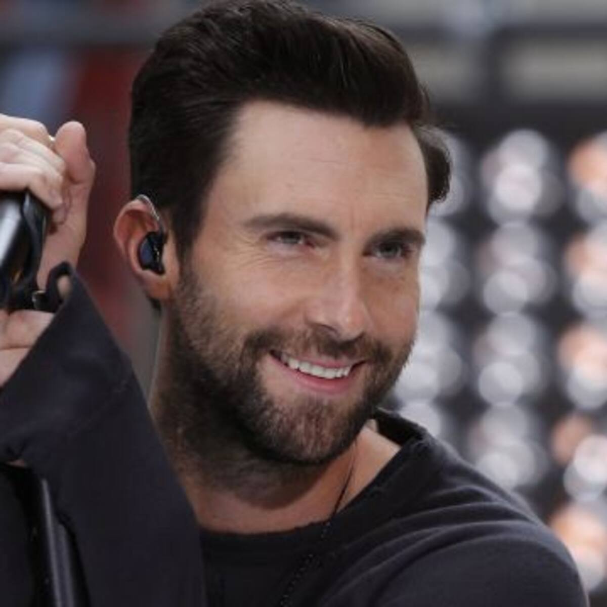 Adam Levine fue bañado en azúcar