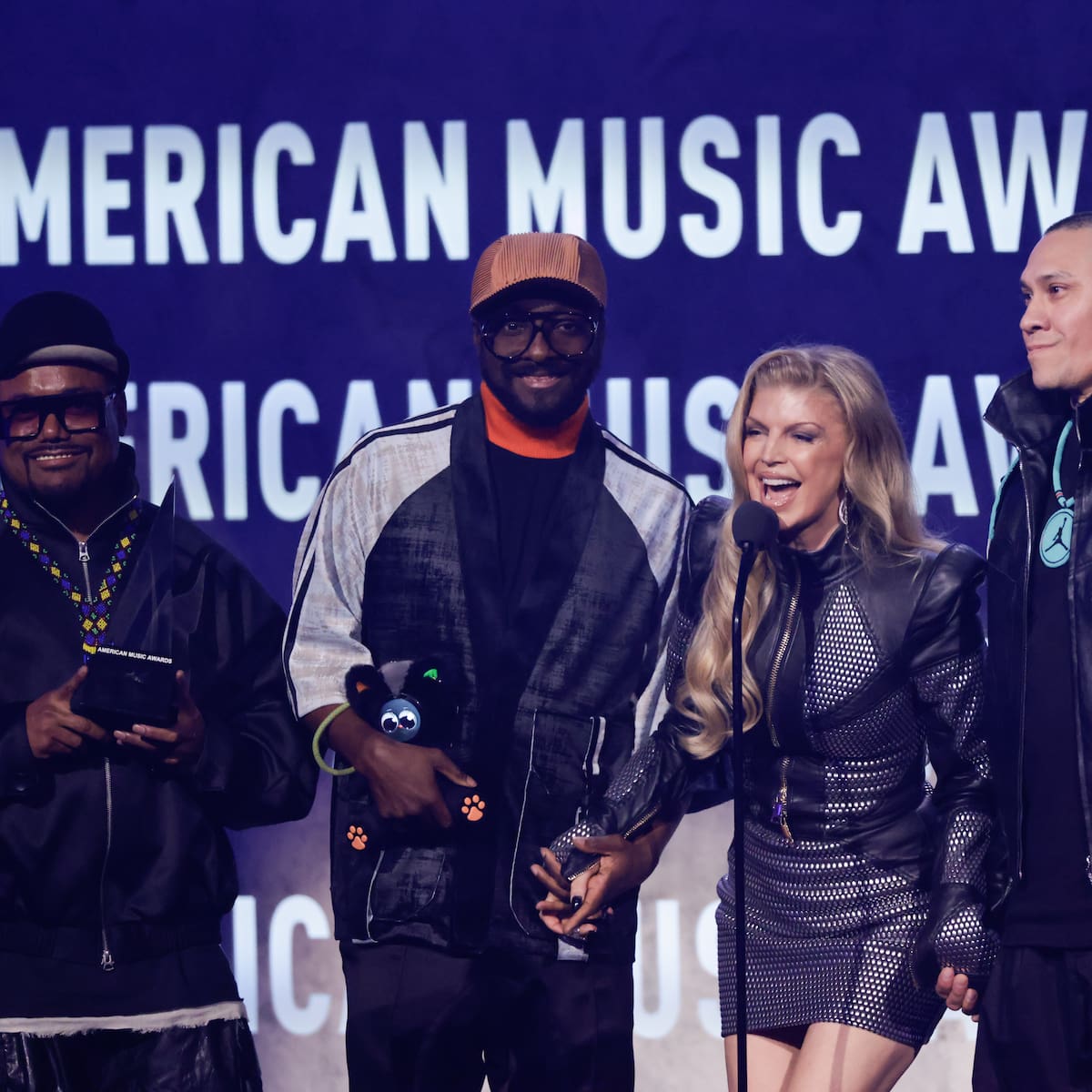 Fergie reaparece con Black Eyed Peas en los AMA's 2026: ¿Vuelve el grupo al completo?