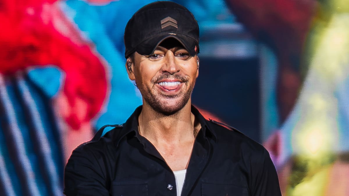 Locura en Monterrey cuando Enrique Iglesias y Santos Bravos comparten escenario en las celebraciones del Mundial 2026