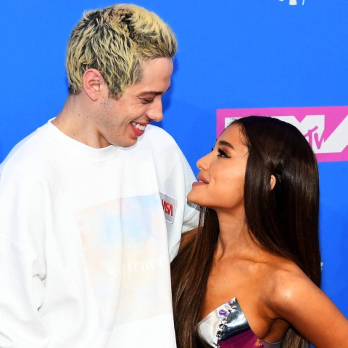 Pete Davidson confiesa detalles de su vida sexual con Ariana Grande