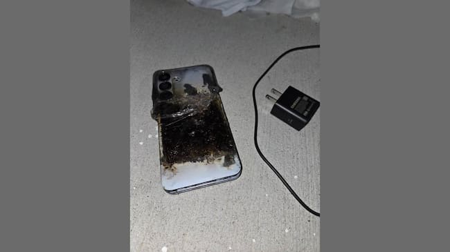 Un Samsung Galaxy S25 Plus explota durante la carga.