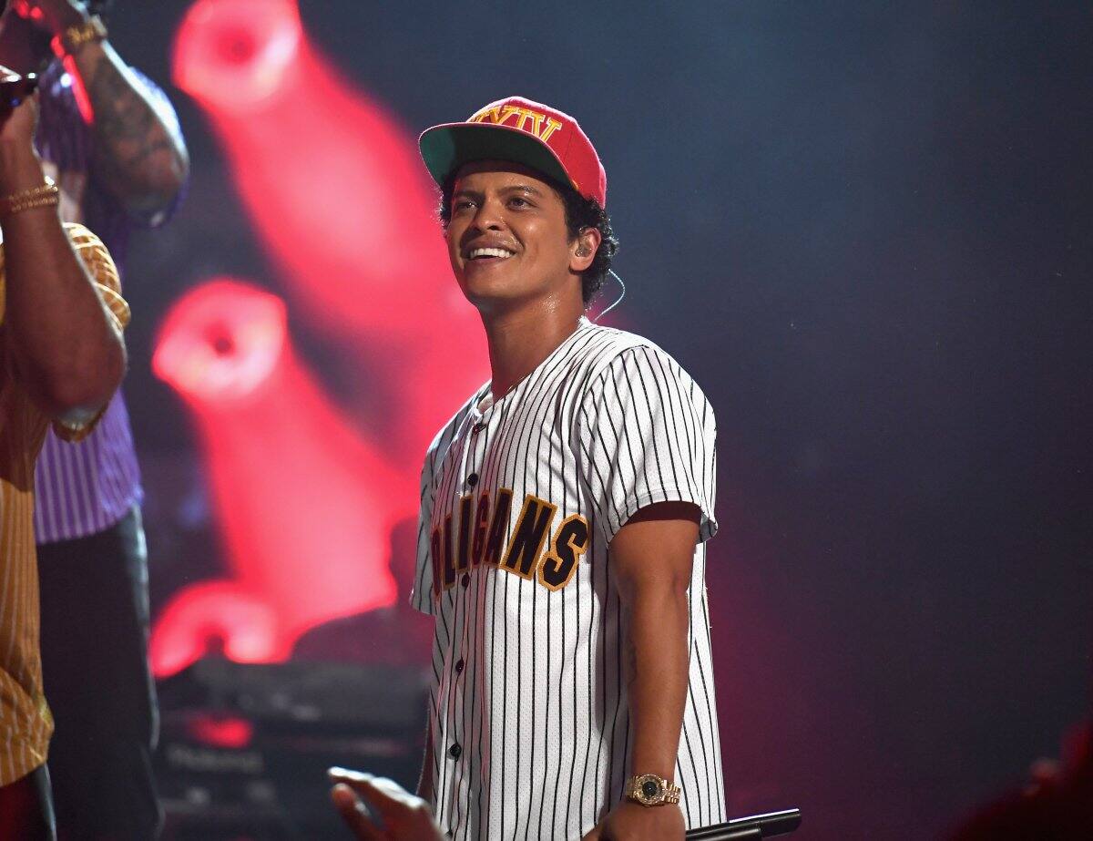 Otra de las noticias que se apoderó de las redes fué la gira por Latinoamérica de Bruno Mars, sin duda uno de los shows más esperados por el público. Aún cuando no llegó a Panamá, una gran cantidad de panameños tuvieron la oportunidad de verlo en Colombia y en Costa Rica. El show de apertura en latinoamérica fué DNCE