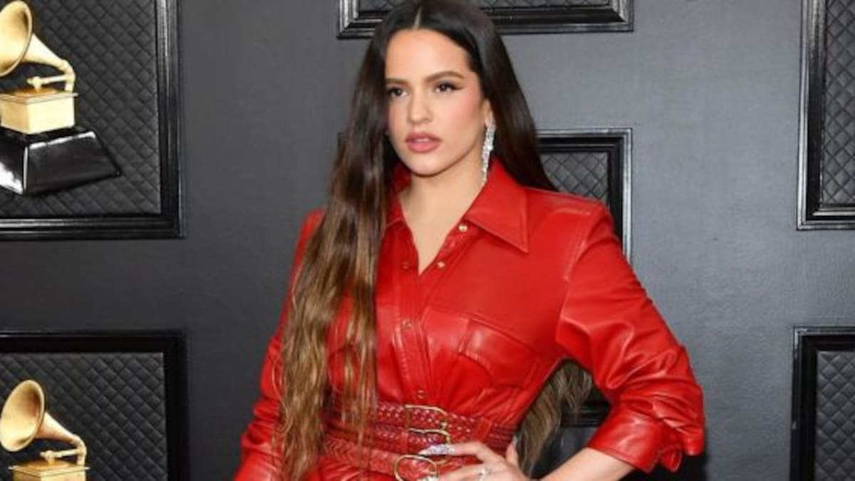 ¡Está irreconocible! El look punk de Rosalía con el pelo rapado