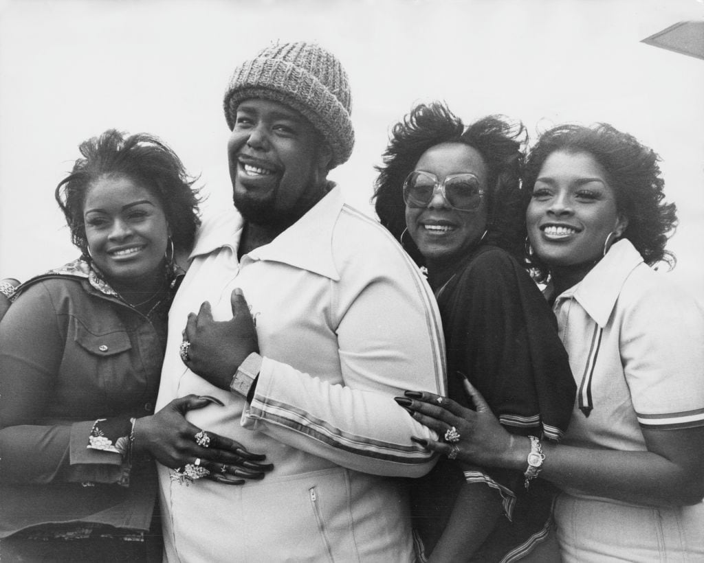 Barry White con su familia. Su esposa Glodean White y sus hijas Diane Taylor y Linda James (1977)