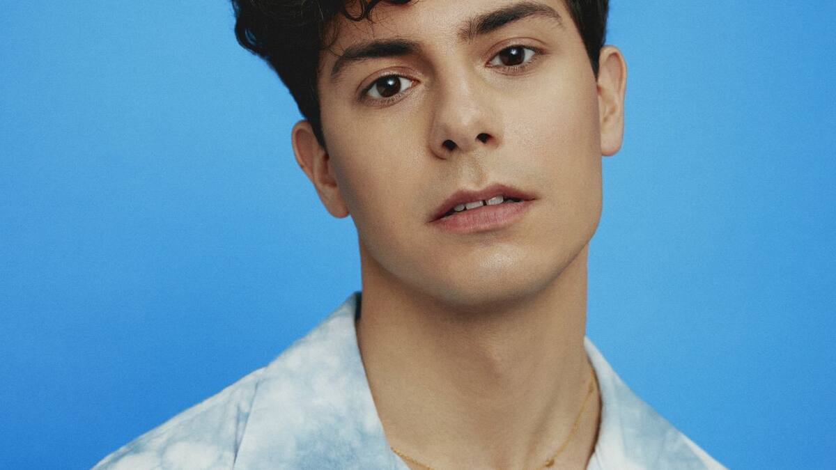 Alfred anuncia el estreno de ‘2001’ con un videoclip muy emotivo grabado durante toda su vida