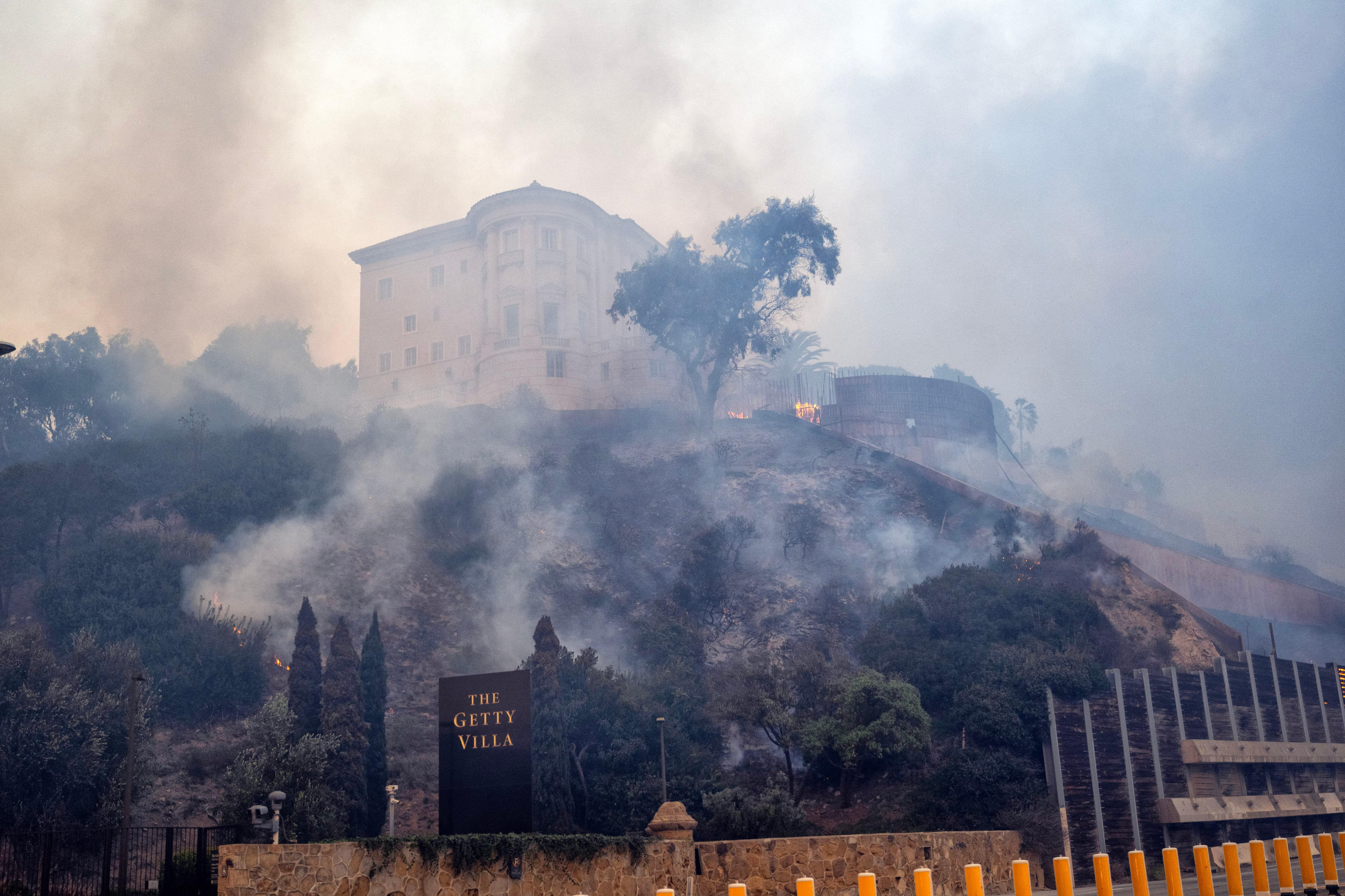 Los incendios de Los Ángeles alrededor de The Getty Villa. / Hans Gutknecht/MediaNews Group/ Los Angeles Daily News via Getty