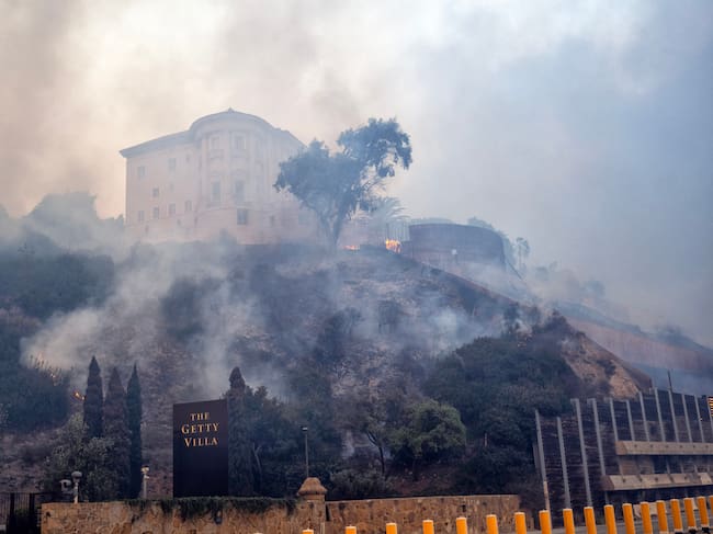 Los incendios de Los Ángeles alrededor de The Getty Villa. / Hans Gutknecht/MediaNews Group/ Los Angeles Daily News via Getty