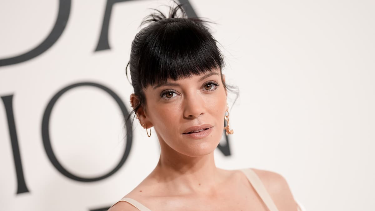 El auténtico 'vestido de la venganza':Lily Allen se enfunda en los recibos de los regalos que su ex hizo a otra mujer