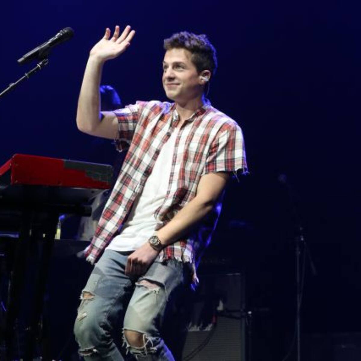 Charlie Puth vomitó en televisión