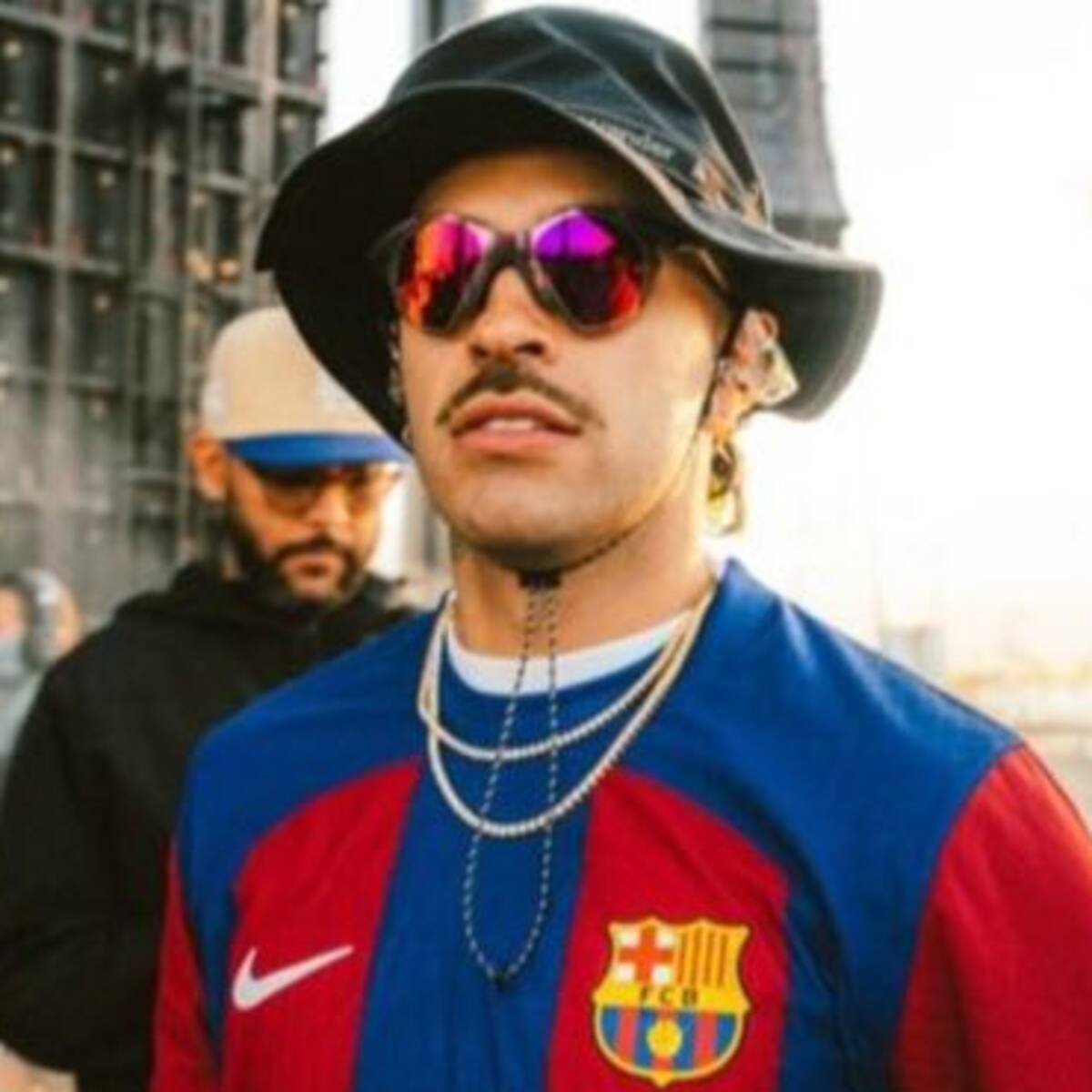 Feid cambió su look por Karol G