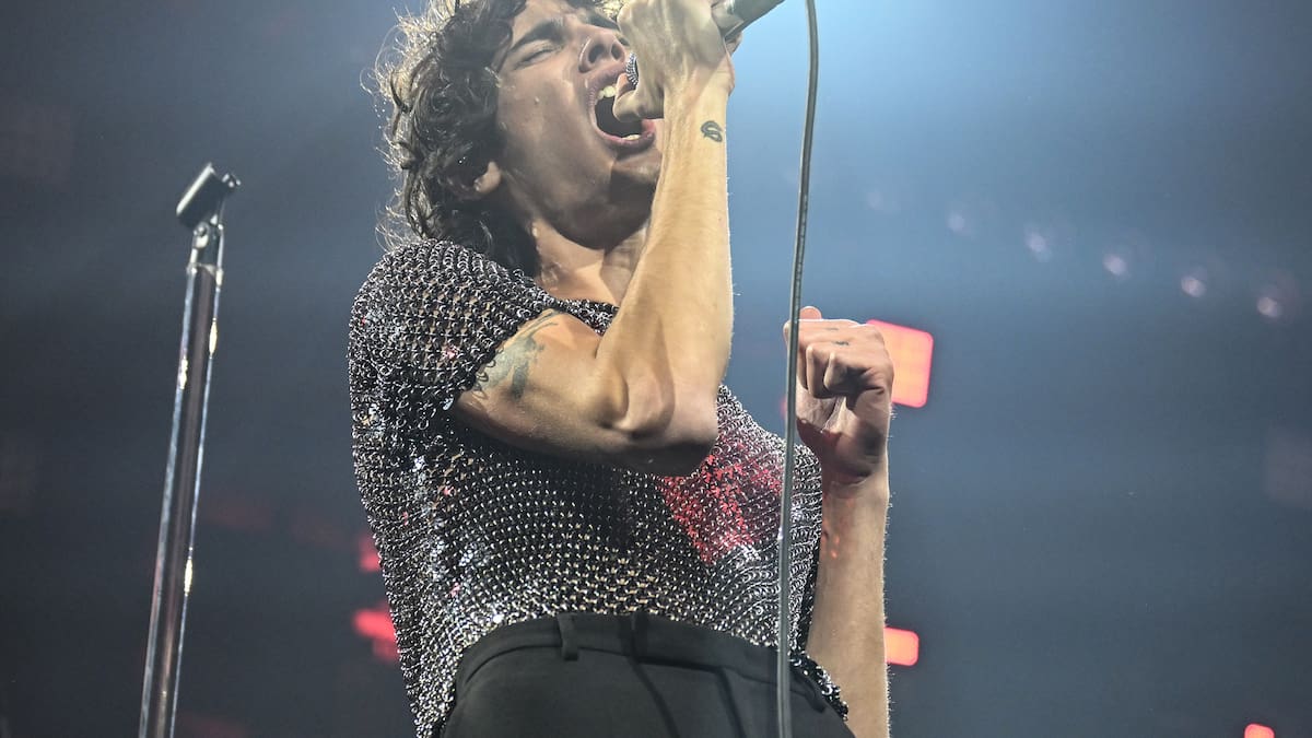 El fenómeno sombr llega a Madrid y enciende su primera arena europea