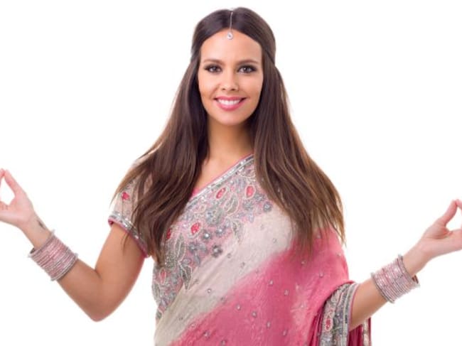 Posado oficial de Cristina Pedroche para promocionar la nueva temporada de Pekin Express